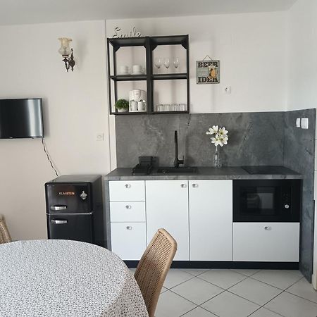 Apartmani More Komarna Buitenkant foto