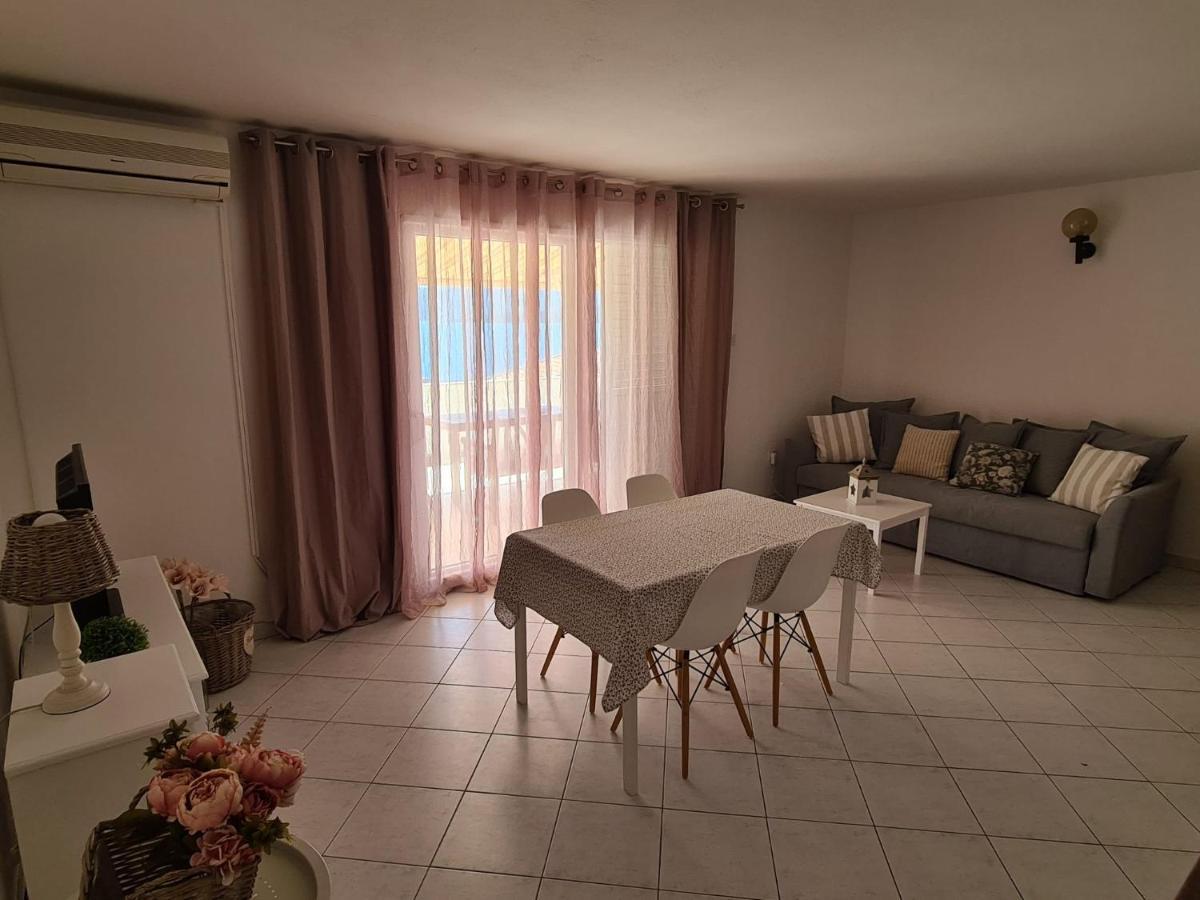 Apartmani More Komarna Buitenkant foto