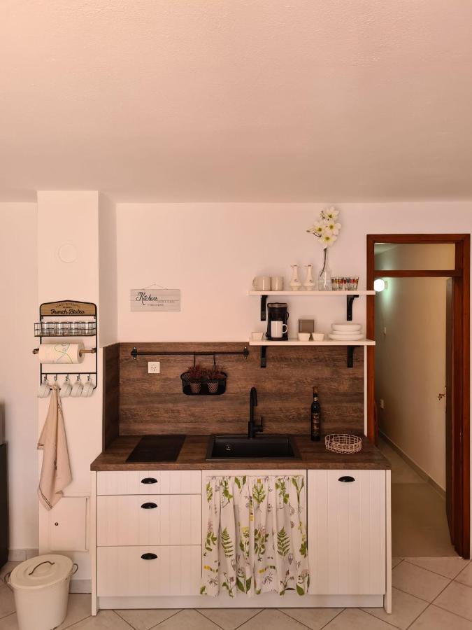 Apartmani More Komarna Buitenkant foto
