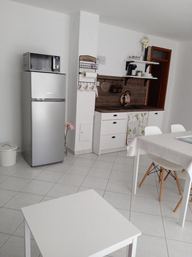 Apartmani More Komarna Buitenkant foto