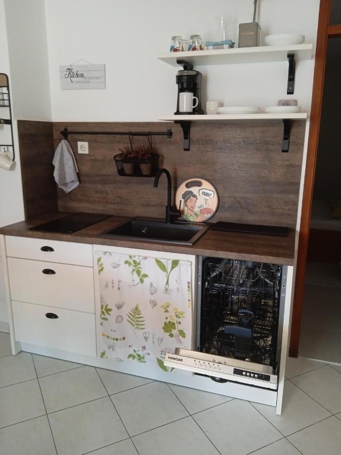 Apartmani More Komarna Buitenkant foto