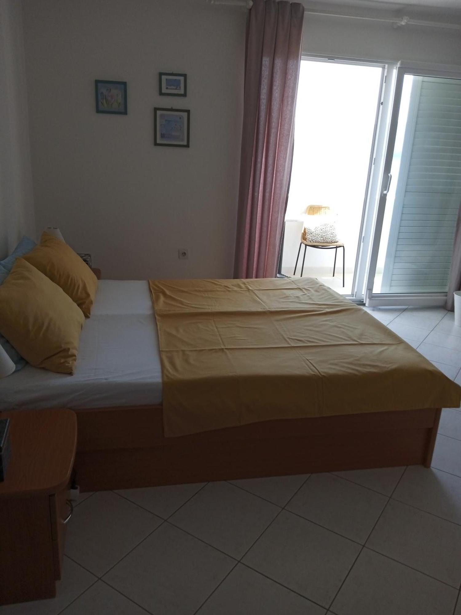 Apartmani More Komarna Buitenkant foto
