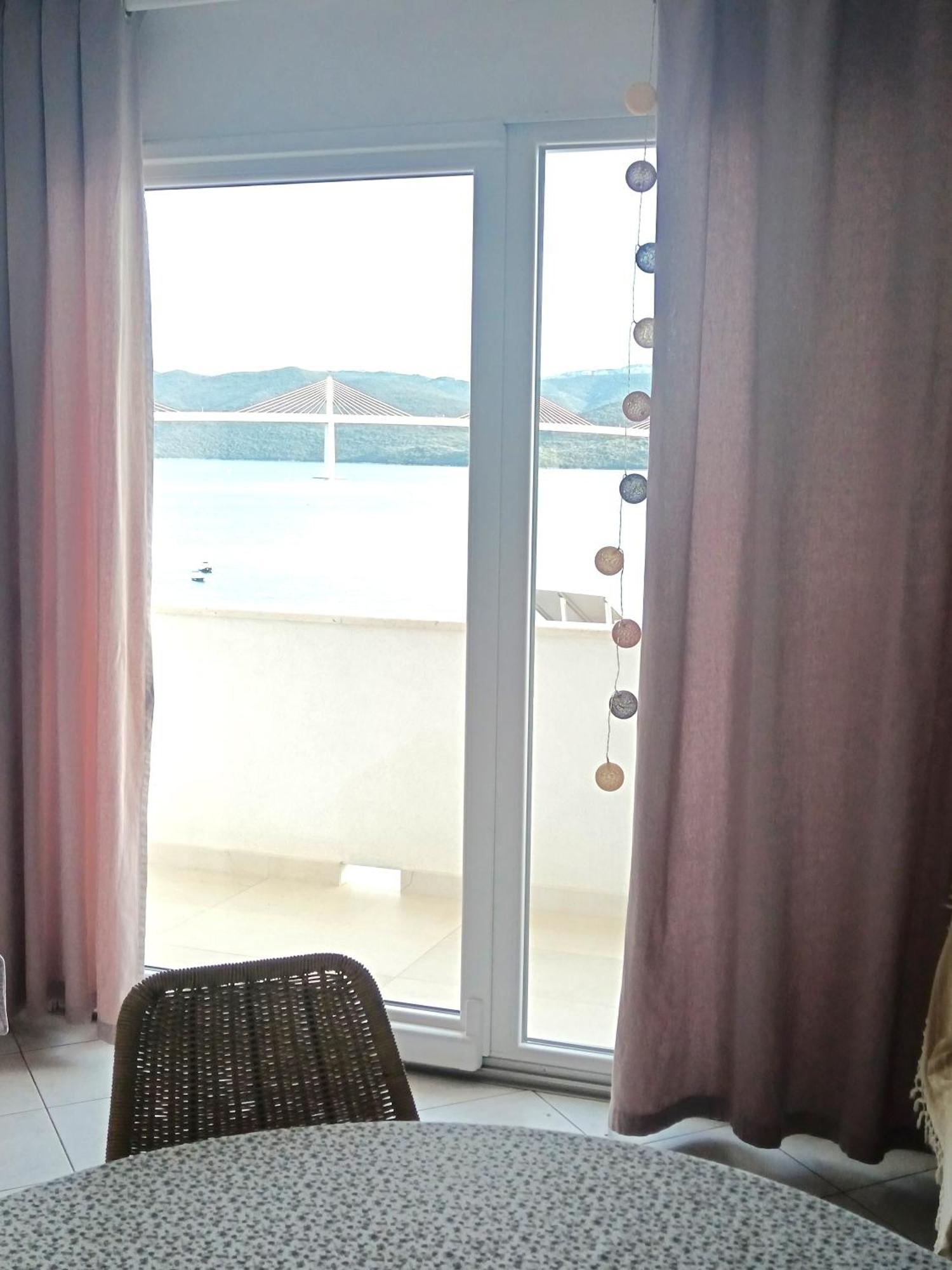Apartmani More Komarna Buitenkant foto