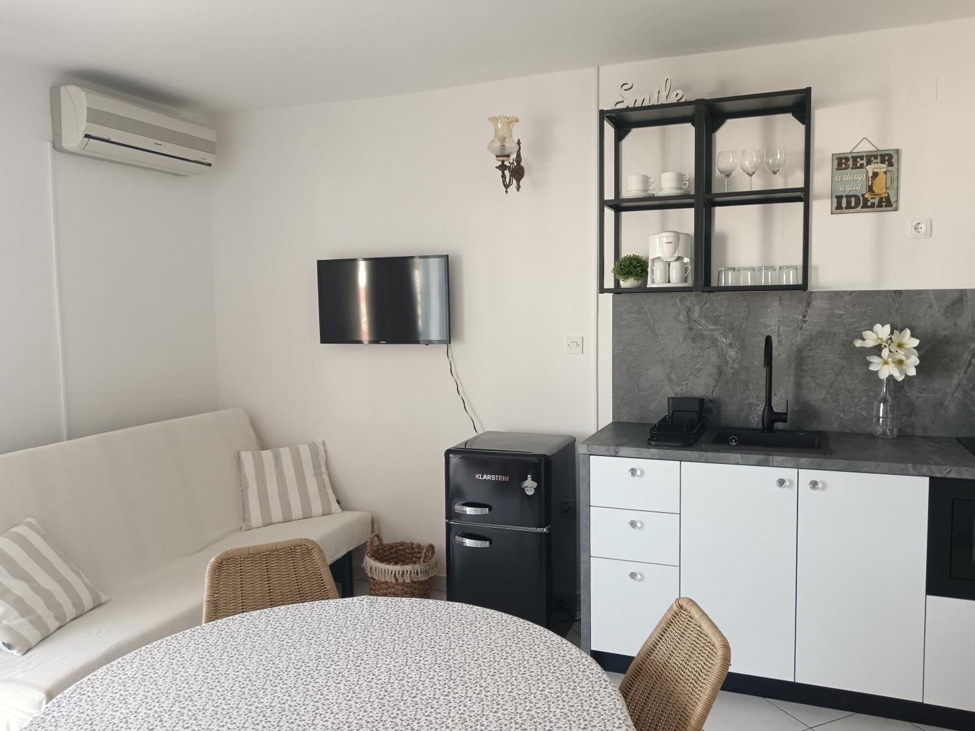Apartmani More Komarna Buitenkant foto