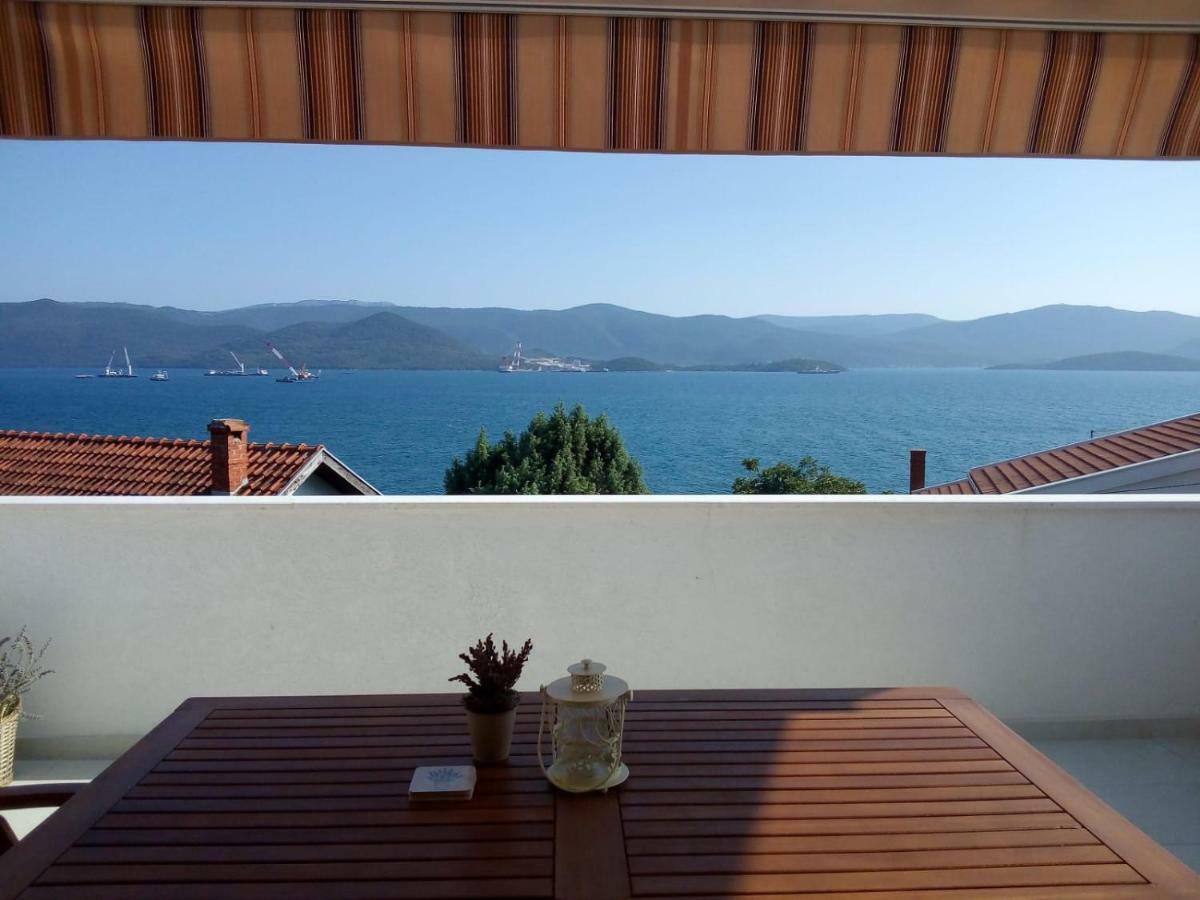 Apartmani More Komarna Buitenkant foto